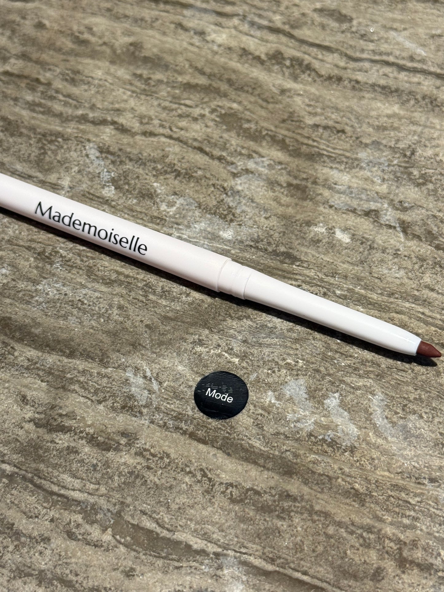 Mode lip liner