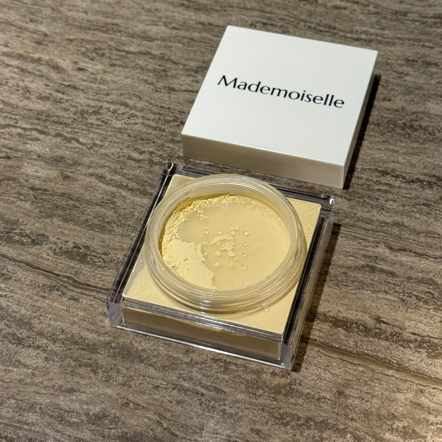 Banana “ setting powder n4